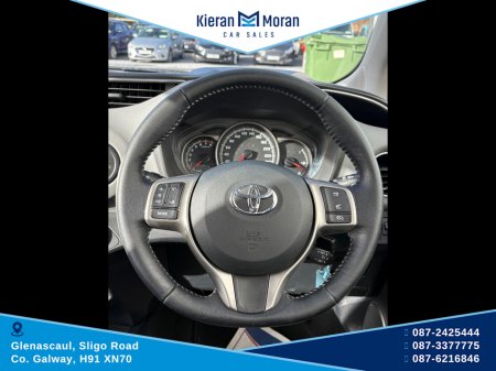 2016 Toyota Yaris - thumbnail 9