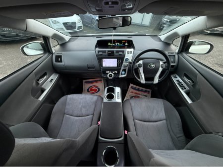 2014 Toyota Prius Alpha - thumbnail 12