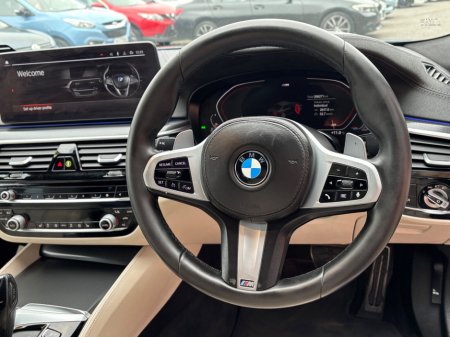 2022 BMW 5 Series - thumbnail 6