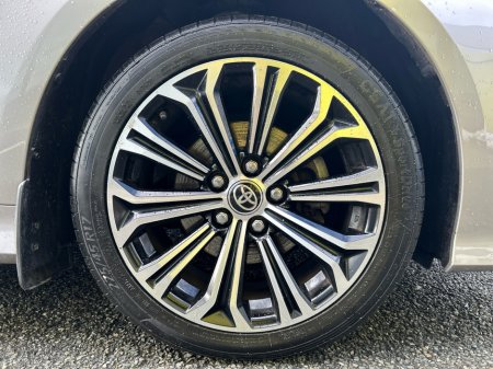 2022 Toyota Corolla HYBRID LUNA SPORT 4DR €21,950 thumbnail