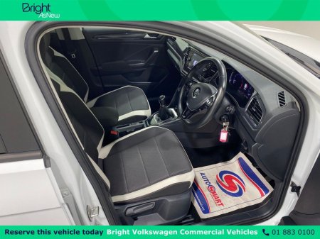 2018 Volkswagen T-Roc 1.5 TSI 150bhp Sport €17,950 thumbnail