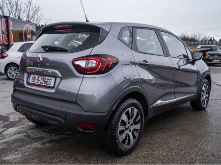 2019 Renault Captur 2019 Captur 1.5dci/New NCT/Irish/1yr warranty €13,888 thumbnail
