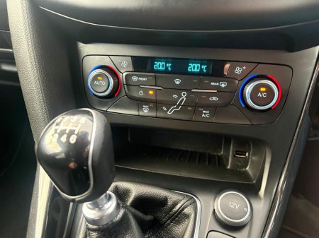 2018 Ford Focus - thumbnail 11