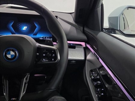 2025 BMW 5 Series - thumbnail 18