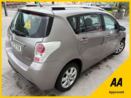 2015 Toyota Verso - thumbnail 3