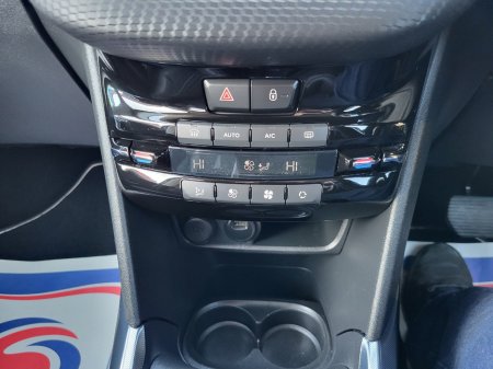 2014 Peugeot 208 - thumbnail 28