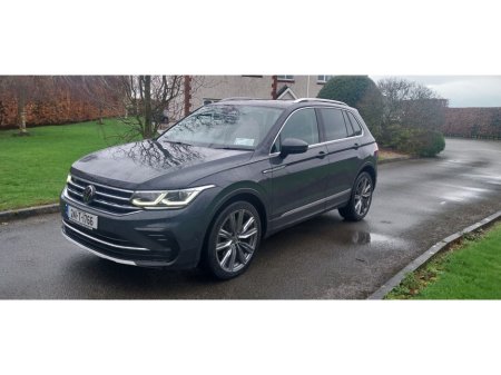 2024 Volkswagen Tiguan ELEGANCE 2.0 TDI MANUAL 6SPEED FWD 150HP 5 €41,950 thumbnail