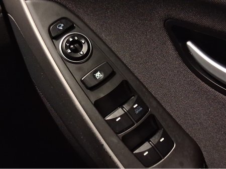 2016 Hyundai i30 1.6 DELUXE 5DR €9,888 thumbnail