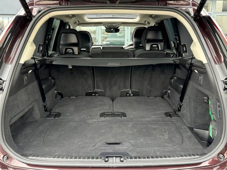 2025 Volvo XC90 MULBERRY RED / PLUS DARK T8 PHEV AWD AUTO PLUS €78,950 thumbnail