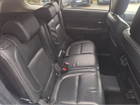 2019 Mitsubishi Outlander 2.4 JURO PHEV 4WD 20 2.0 200BHP 5DR €17,950 thumbnail