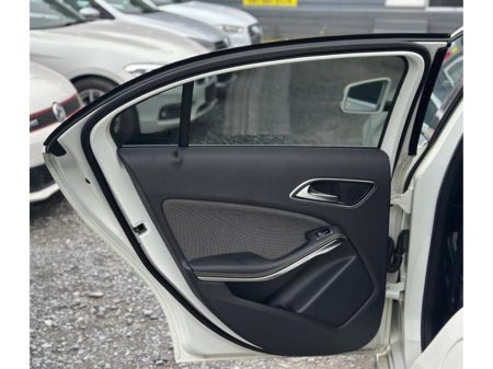 2016 Mercedes-Benz A Class A180 1.6 Petrol Automatic (3835) €15,495 thumbnail