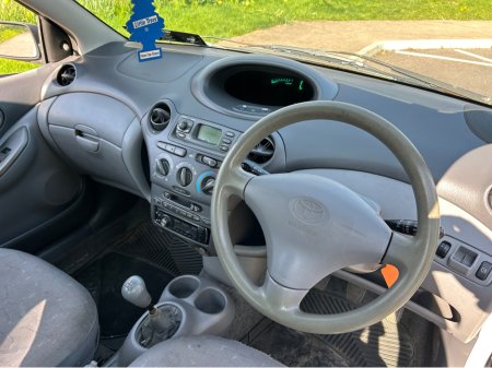 1999 Toyota Yaris - thumbnail 8