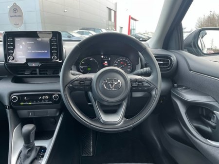 2023 Toyota Yaris YARIS LUNA HYBRID €23,950 thumbnail