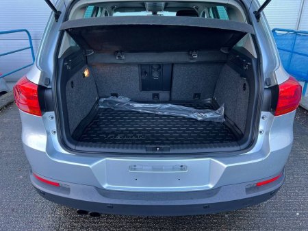 2015 Volkswagen Tiguan LOUNGE EDITION 1.2 TSI // FULL SERVICE HISTORY // 18" ALLOYS // REVERSE CAMERA €15,950 thumbnail