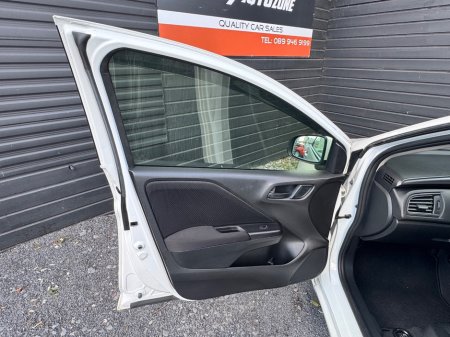 2019 Honda Grace - thumbnail 16