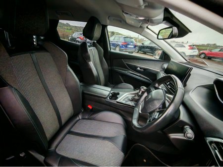 2022 Peugeot 3008 3008 thumbnail