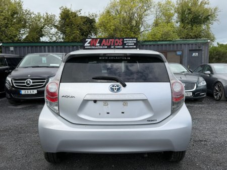 2013 Toyota Aqua - photo 8