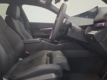 2025 BMW 5-Series - photo 12