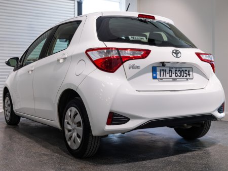 2017 Toyota Vitz - photo 6
