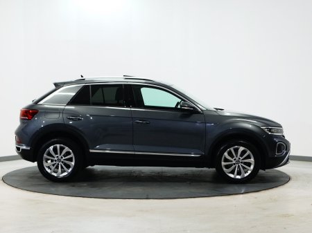 2023 Volkswagen T-Roc - photo 2