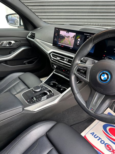2022 BMW 3-Series - photo 21