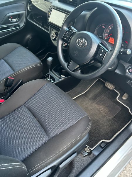 2018 Toyota Vitz - photo 12