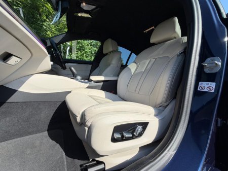 2022 BMW 5-Series - photo 18
