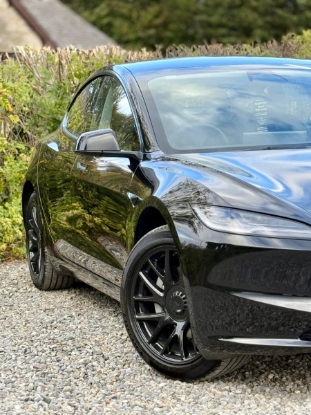 2025 Tesla Model 3 - photo 4