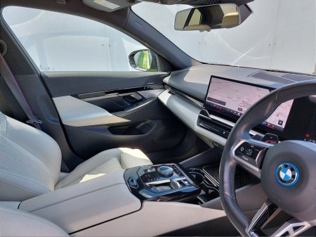 2024 BMW 5-Series - photo 12