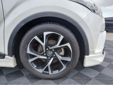 2017 Toyota C-HR - photo 2