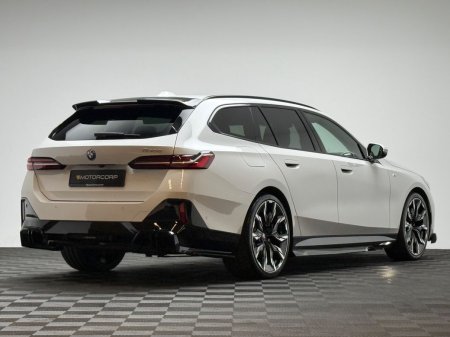 2025 BMW 5-Series - photo 7