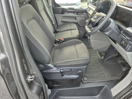 2025 Ford Transit Custom - photo 10