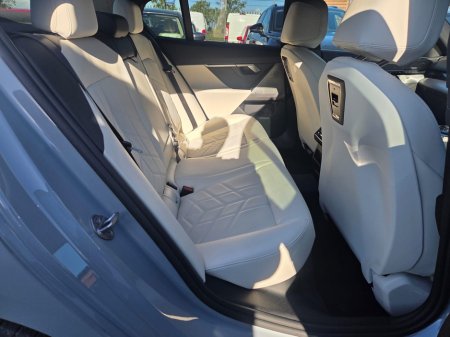 2024 BMW 5-Series - photo 4