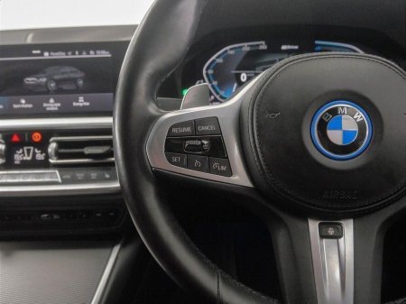 2022 BMW 3-Series - photo 16