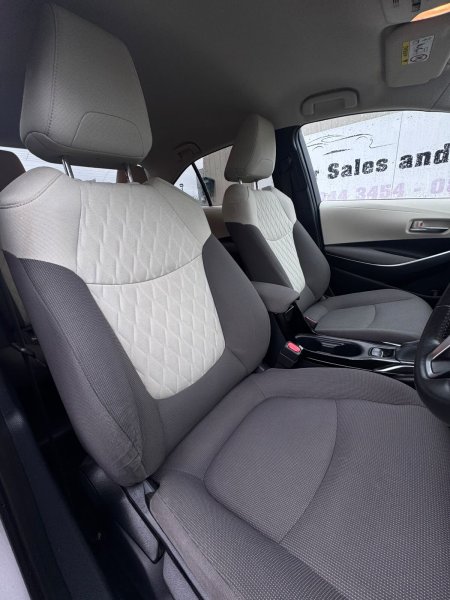 2020 Toyota Corolla - photo 13