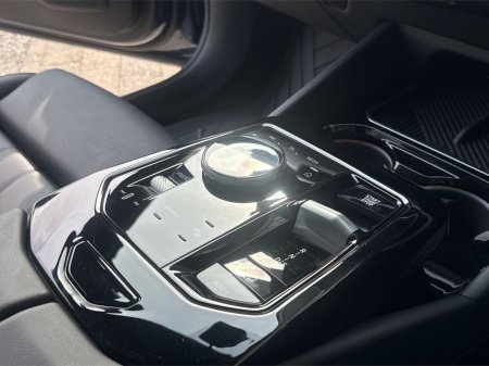 2024 BMW 5-Series - photo 8