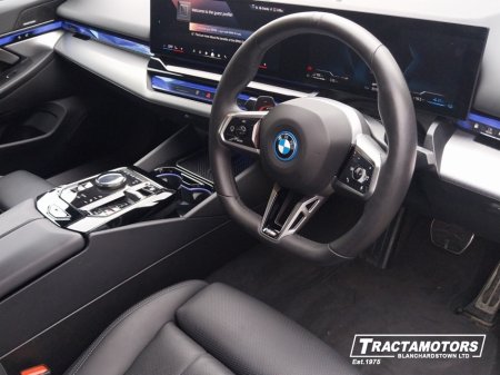 2025 BMW 5-Series - photo 7