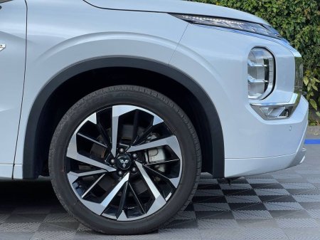 2023 Mitsubishi Outlander - photo 10