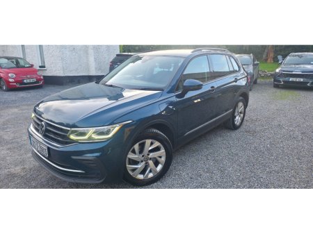 2022 Volkswagen Tiguan - photo 2