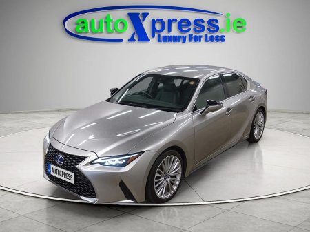 2021 Lexus IS - photo 4
