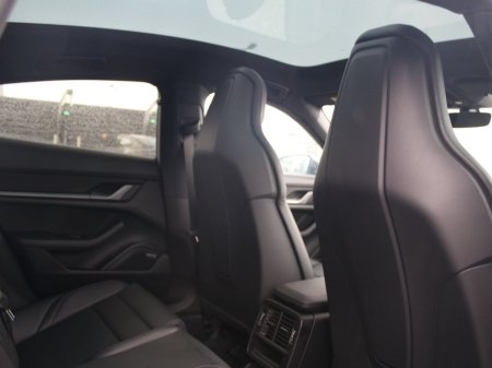 2026 Porsche Taycan - photo 9