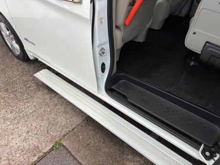 2018 Nissan Serena - photo 17