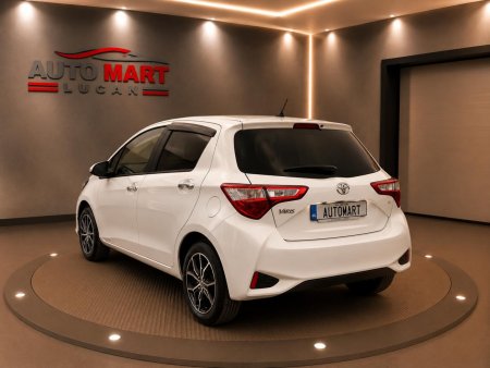 2019 Toyota Vitz - photo 15