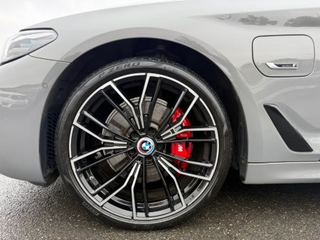 2022 BMW 5-Series - photo 10