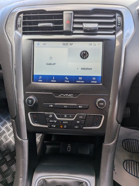 2020 Ford Mondeo - photo 21
