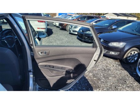 2016 Ford Fiesta - photo 4