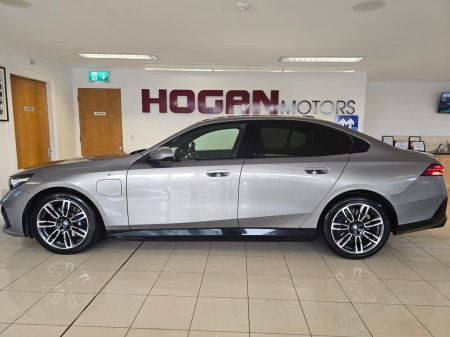 2025 BMW 5-Series - photo 4