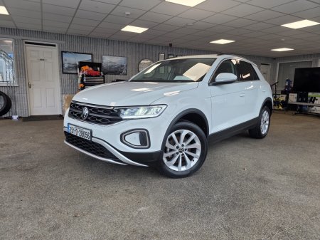 2025 Volkswagen T-Roc - photo 2