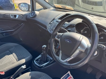 2017 Ford Fiesta - photo 4