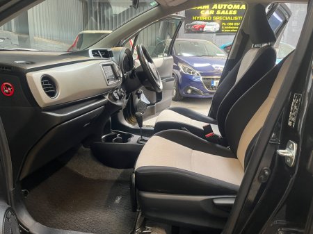 2012 Toyota Vitz - photo 11